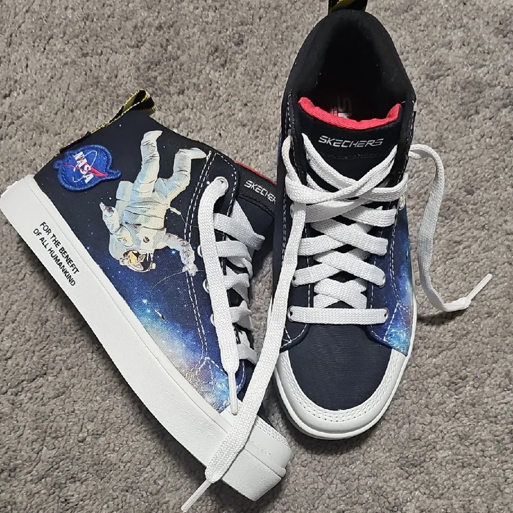 NWOT Skechers NASA High Top Sneakers Youth Size 1